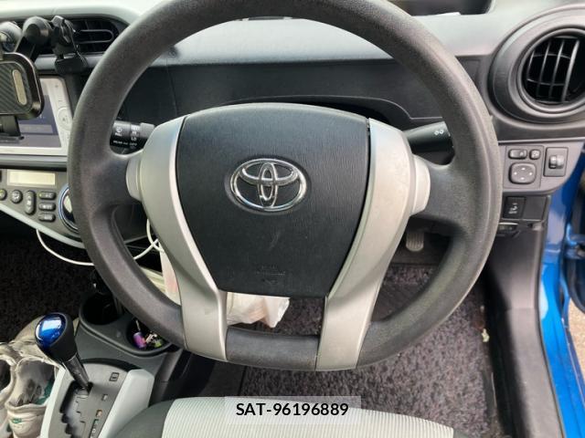 Toyota AQUA 2014-08 8874981-10