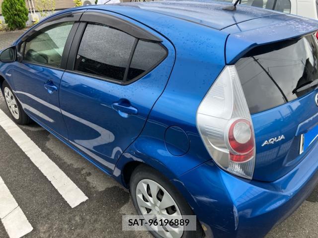 Toyota AQUA 2014-08 8874981-12