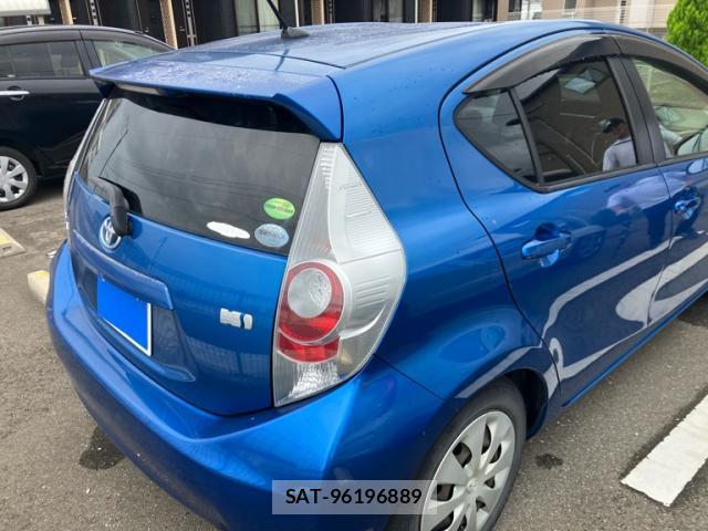 Toyota AQUA 2014-08 8874981-13