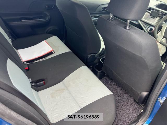 Toyota AQUA 2014-08 8874981-3