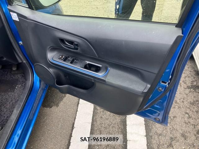 Toyota AQUA 2014-08 8874981-7