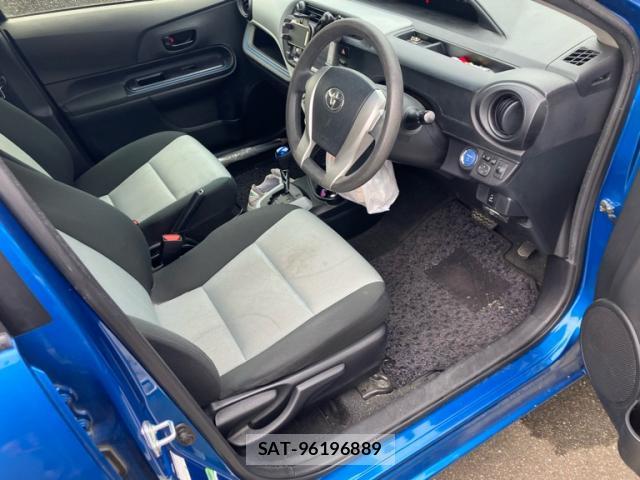 Toyota AQUA 2014-08 8874981-8
