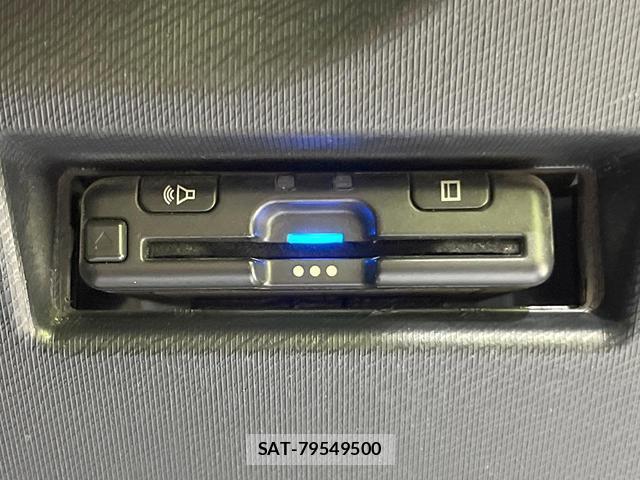 Toyota AQUA 2018-05 8875005-6