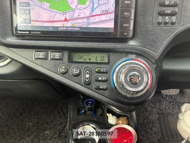 Toyota AQUA 2013-11 8875084-12