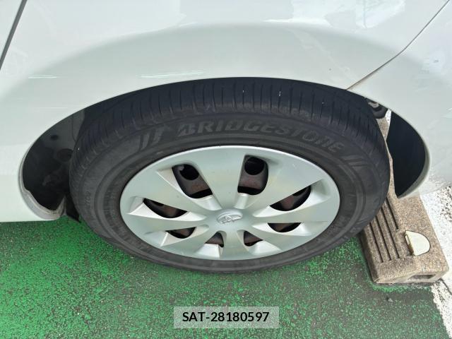 Toyota AQUA 2013-11 8875084-16