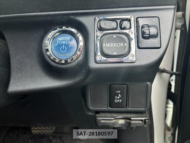 Toyota AQUA 2013-11 8875084-6