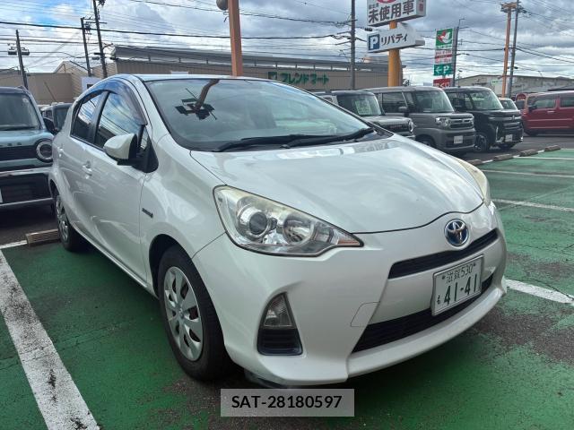 Toyota AQUA 2013-11 8875084-9