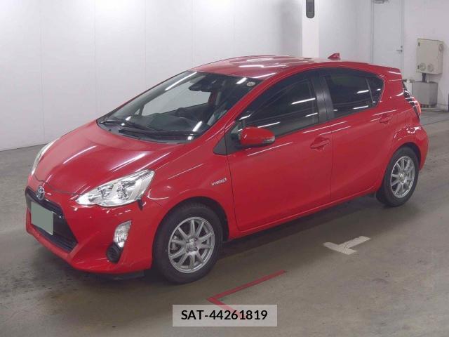Toyota AQUA 2016-02 8875376-3
