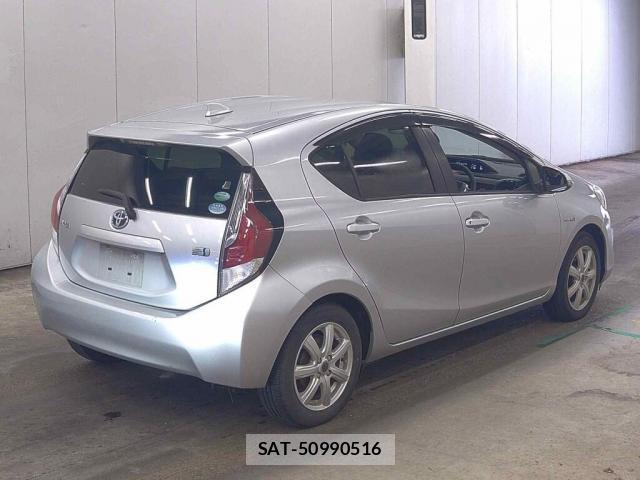 Toyota AQUA 2015-12 8875440-4