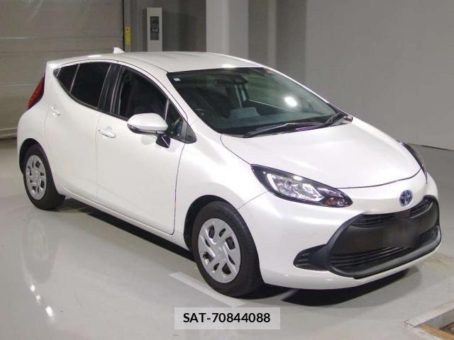 Toyota AQUA 2022-09 8875458-0