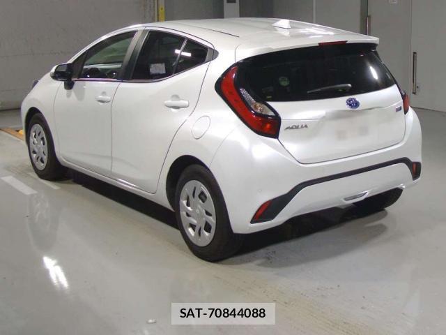 Toyota AQUA 2022-09 8875458-1