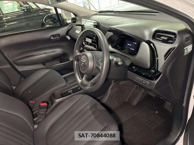 Toyota AQUA 2022-09 8875458-3