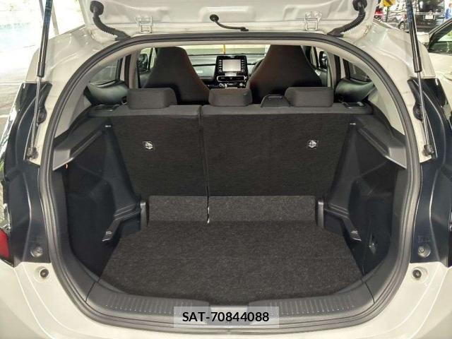 Toyota AQUA 2022-09 8875458-5