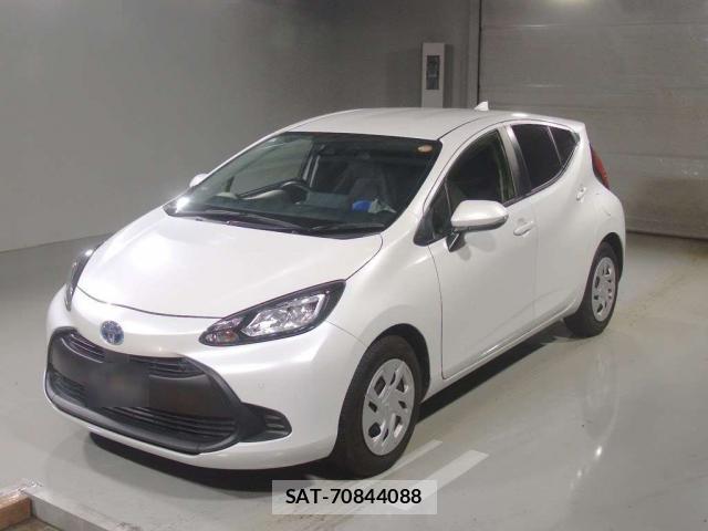 Toyota AQUA 2022-09 8875458-6