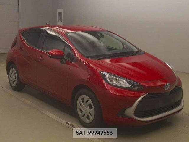 Toyota AQUA 2021-12 8875459-0