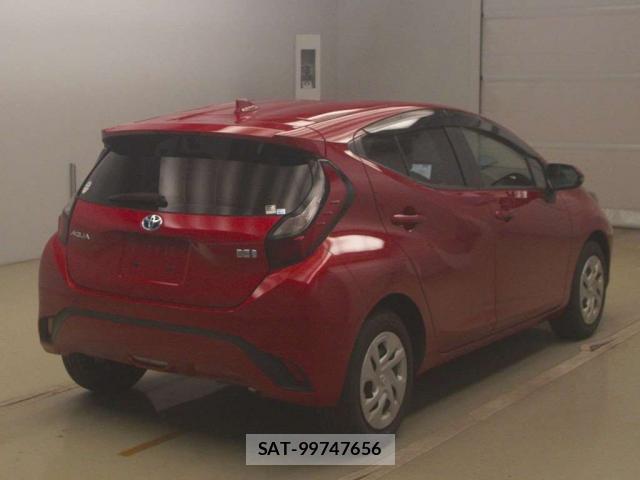 Toyota AQUA 2021-12 8875459-12