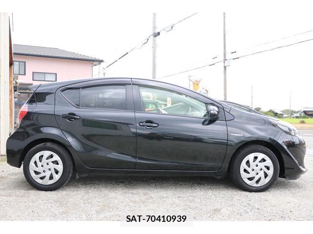 Toyota AQUA 2019-03 8875466-8