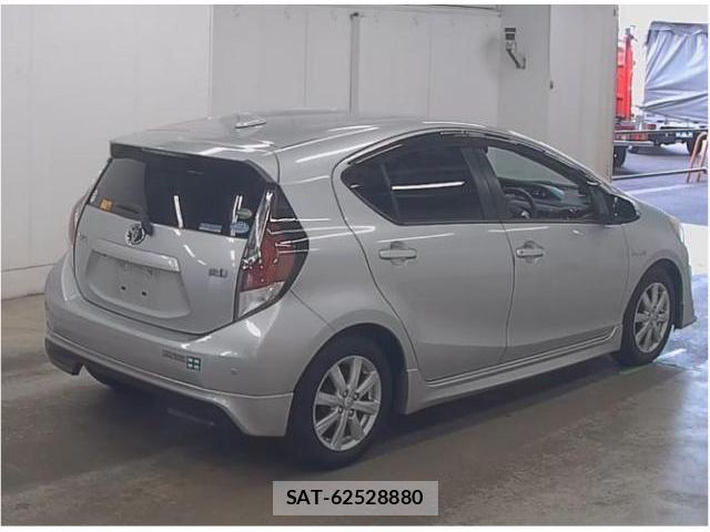 Toyota AQUA 2015-03 8875569-1