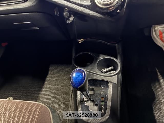 Toyota AQUA 2015-03 8875569-14