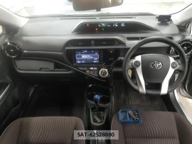 Toyota AQUA 2015-03 8875569-2