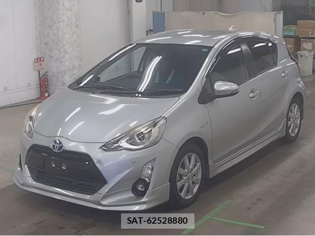 Toyota AQUA 2015-03 8875569-3