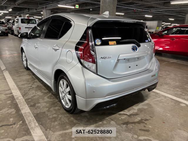 Toyota AQUA 2015-03 8875569-8