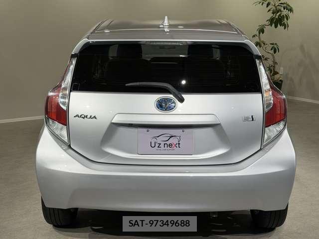 Toyota AQUA 2015-08 8875639-1