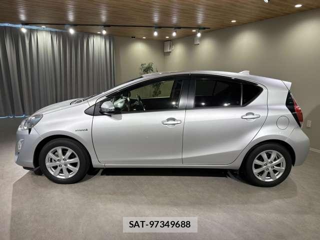 Toyota AQUA 2015-08 8875639-10
