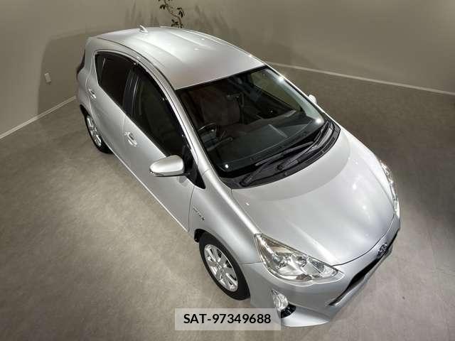 Toyota AQUA 2015-08 8875639-11