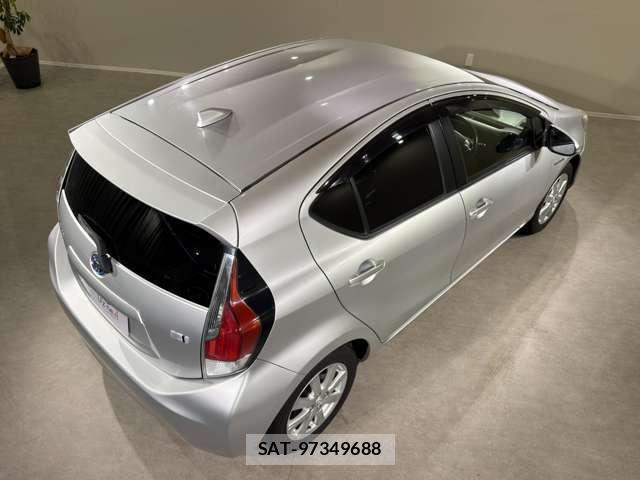 Toyota AQUA 2015-08 8875639-13