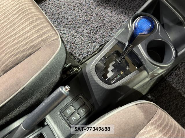 Toyota AQUA 2015-08 8875639-15