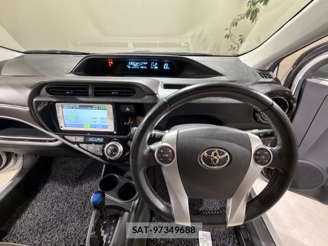 Toyota AQUA 2015-08 8875639-17