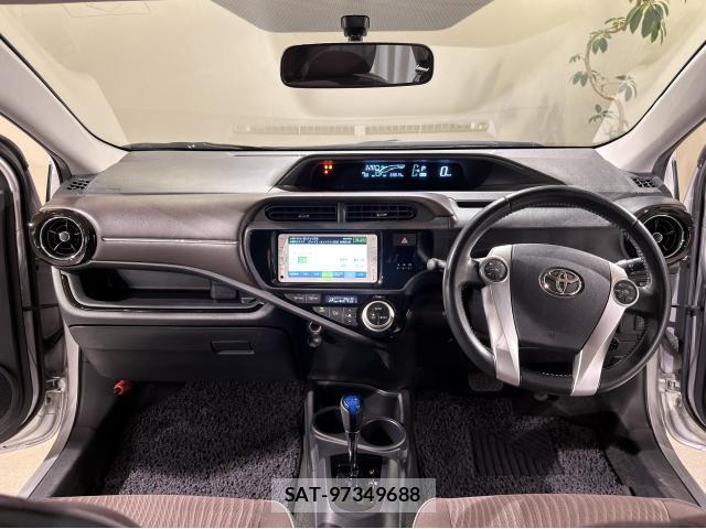 Toyota AQUA 2015-08 8875639-2