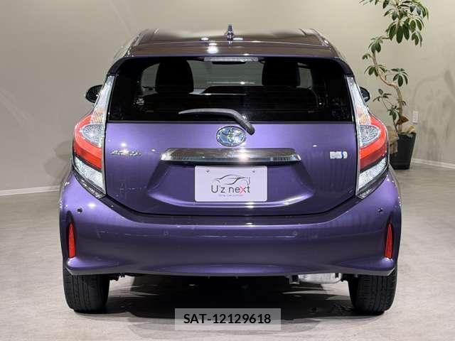 Toyota AQUA 2019-08 8875642-1
