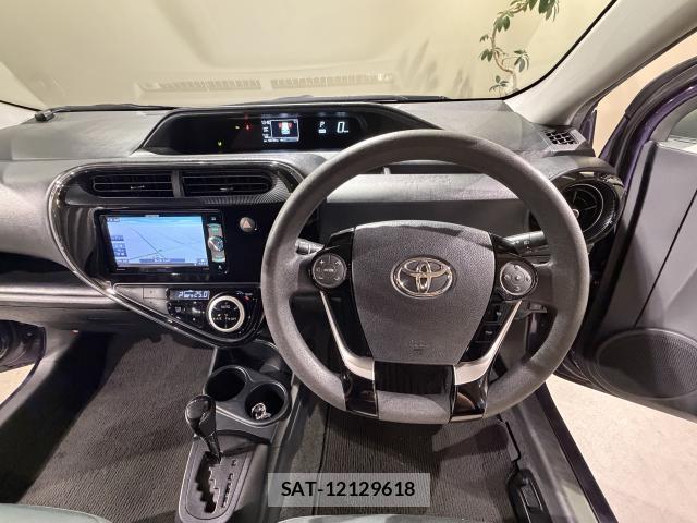 Toyota AQUA 2019-08 8875642-17