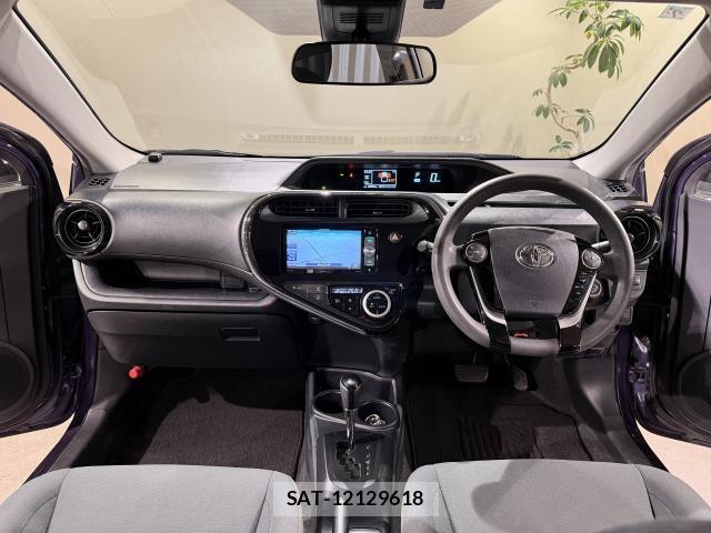 Toyota AQUA 2019-08 8875642-2