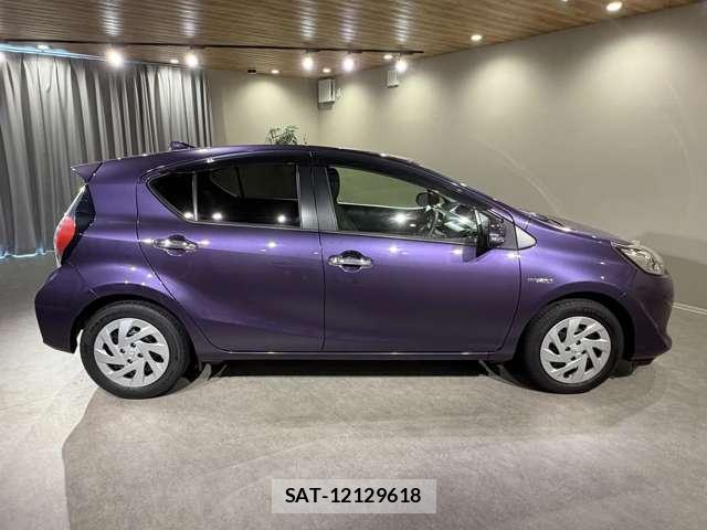 Toyota AQUA 2019-08 8875642-3