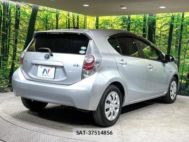 Toyota AQUA 2012-05 8875696-16