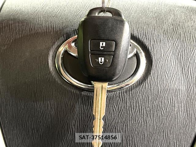 Toyota AQUA 2012-05 8875696-6