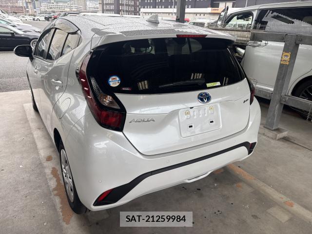 Toyota AQUA 2024-10 8875776-1