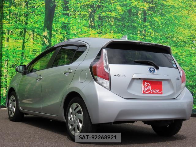 Toyota AQUA 2015-03 8875848-3