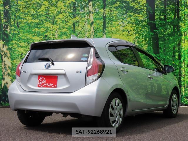 Toyota AQUA 2015-03 8875848-4