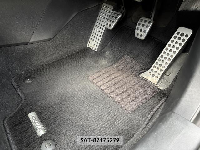 Mazda AXELA SPORT 2015-01 8872778-16