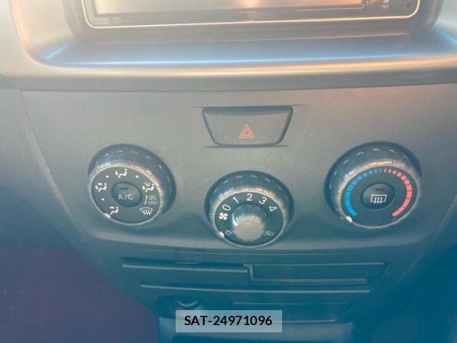 Toyota BB 2010-03 8873369-14