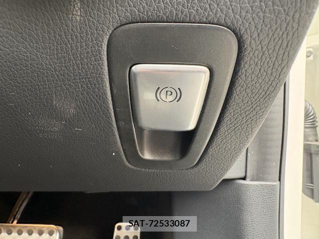 Mercedes Benz C-CLASS 2017-08 8875842-18