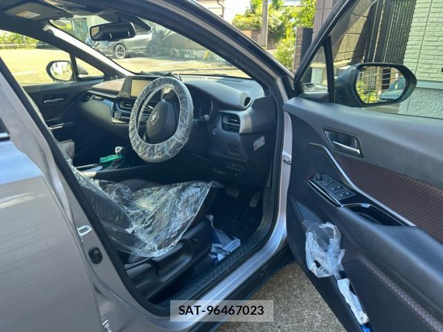 Toyota C-HR 2017-10 8874186-10