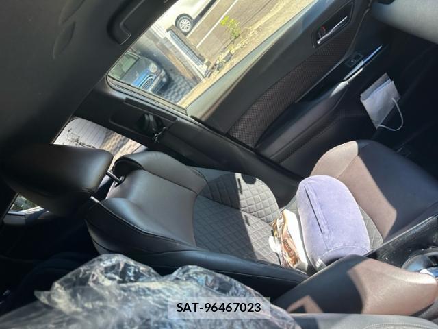 Toyota C-HR 2017-10 8874186-11