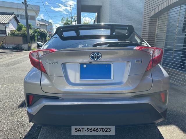 Toyota C-HR 2017-10 8874186-13