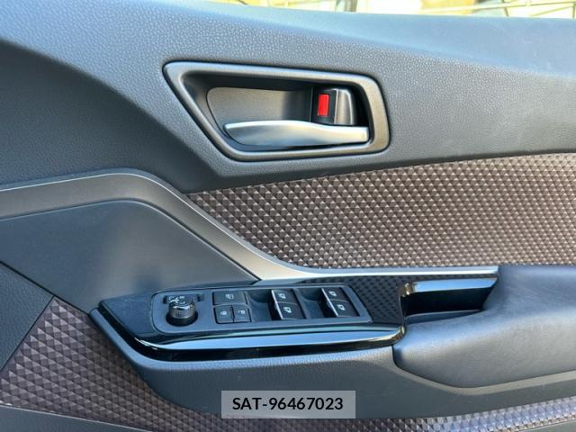 Toyota C-HR 2017-10 8874186-16
