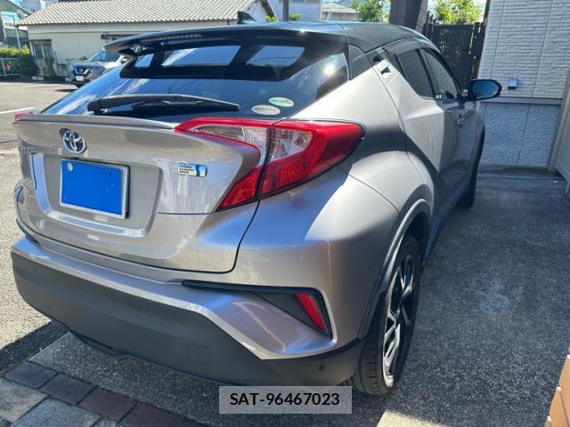 Toyota C-HR 2017-10 8874186-3